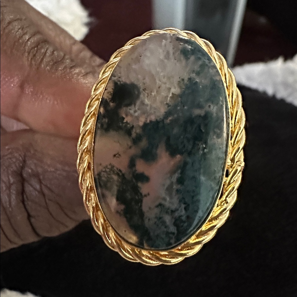 Elegant Gold and Moss Agate Stone Ring - Picture 2 of 4